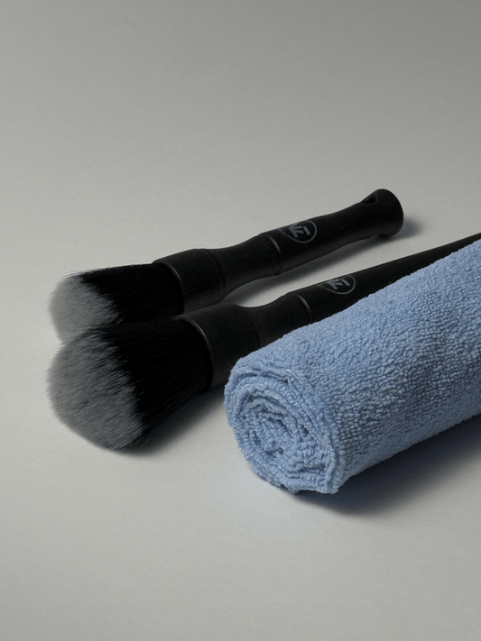 CleanPro – Set Curățare Interior/Exterior: x2 Pensule + Lavetă Microfibră + Lavetă Geamuri + Aplicator